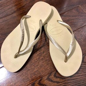 Brushed Gold Havaianas Flip Flops Women’s Size 7/8